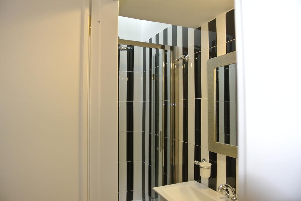 Pantheon Domus Valentino Apartment โรม ภายนอก รูปภาพ
